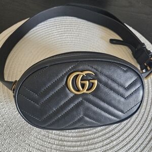🔴SOLD🔴.                   Gucci Marmont Black Quilted Leather Belt Bag